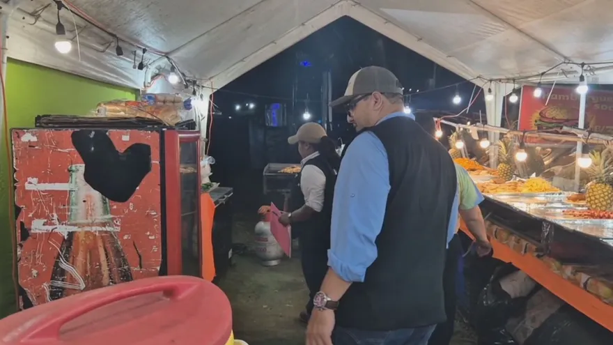 El Ministerio de Salud (Minsa) mantiene operativos sanitarios durante todo el fin de semana en la Feria de Santa Fe, en la provincia de Veraguas, con el objetivo de garantizar la seguridad alimentaria de los asistentes. Las inspecciones se extenderán hasta el cierre del evento, previsto para este lunes 2 de febrero.
