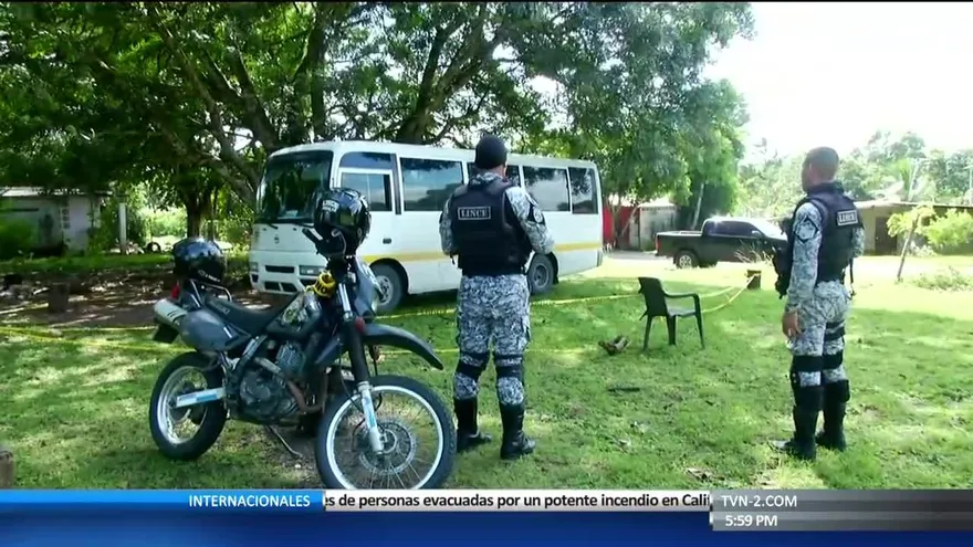 Detienen a dos funcionarios de Migración señalados en hurto de coaster