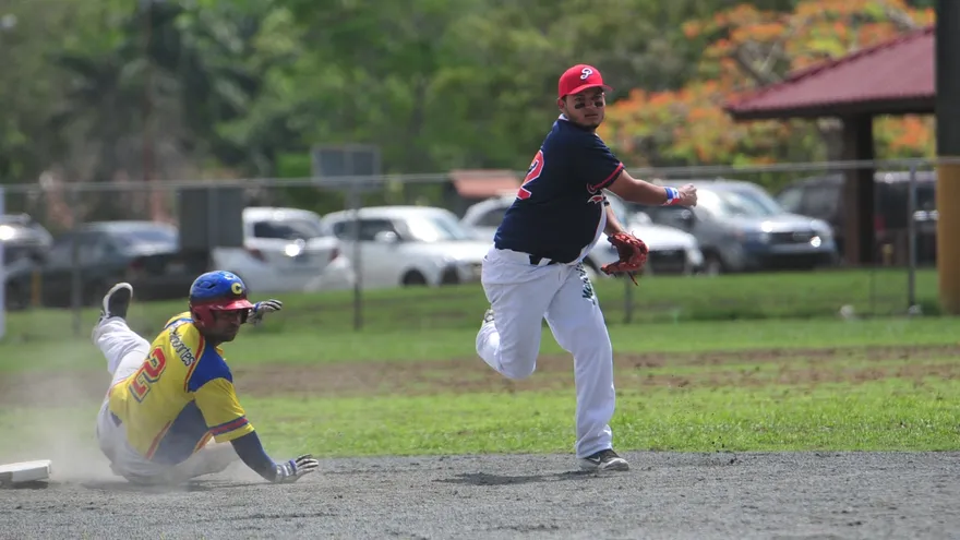 Acción del partido entre Panamá B y Colombia