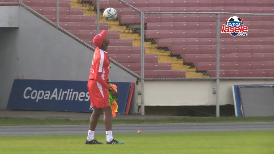 Julio Dely Valdés no pierde la clase