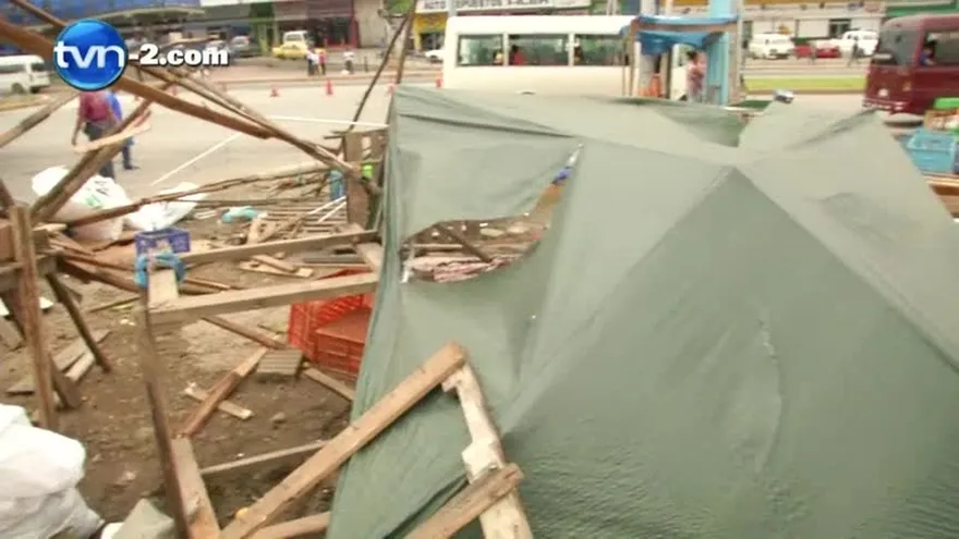 Ordenan desalojo de buhoneros en Zona Paga 24 de Diciembre