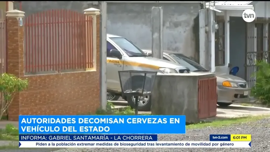 Autoridades decomisan cervezas en vehículo del Estado