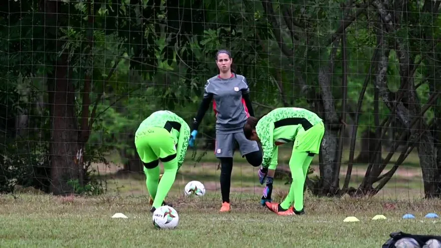Pelota a medio inflar: la inestabilidad de las futbolistas en Colombia