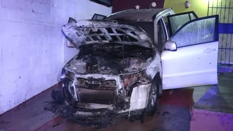 Carro se incendia en Villa Lucre