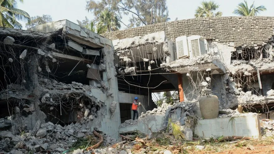 Las autoridades indias dinamitaron el viernes la lujosa vivienda del joyero multimillonario fugitivo Nirav Modi