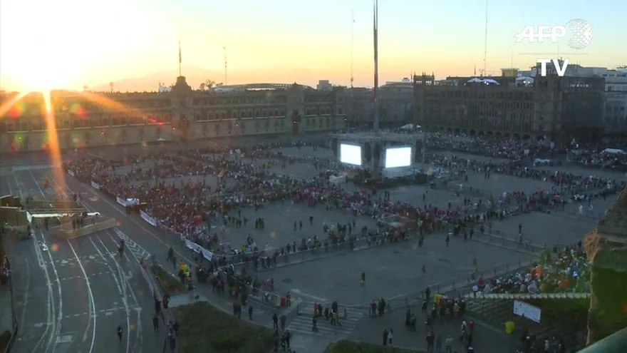 Mexicanos salen a las calles a encontrarse con el Papa
