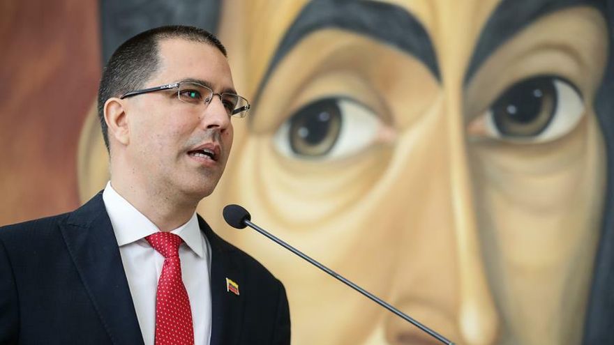 Venezuela aplica reciprocidad y expulsa a diplomáticos de El Salvador