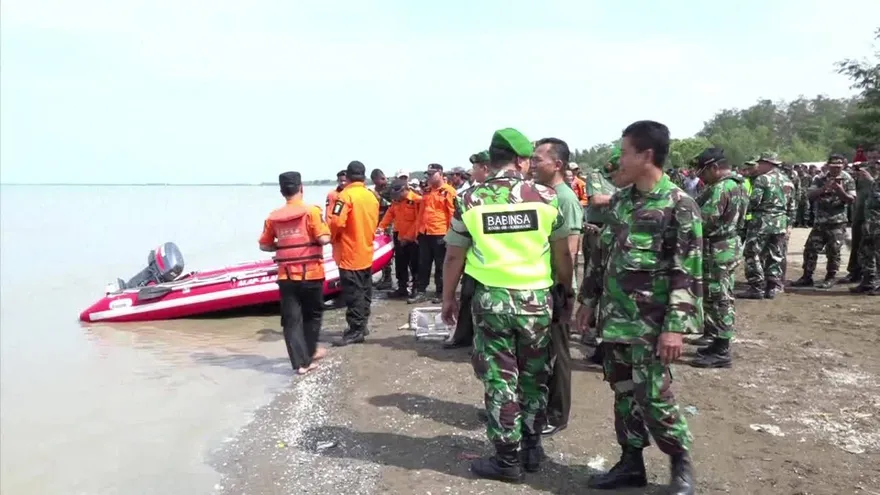 Ocupantes de avión indonesio estrellado, "probablemente" muertos