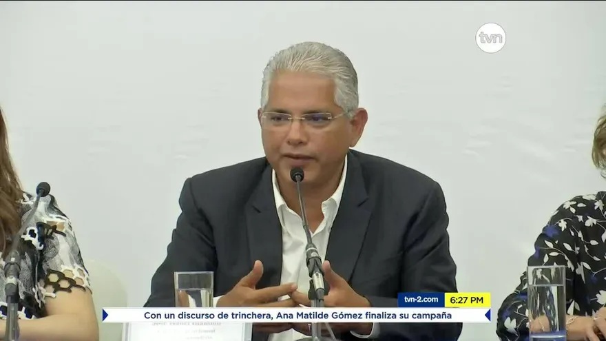 Candidatos presidenciales se reúnen con observadores internacionales