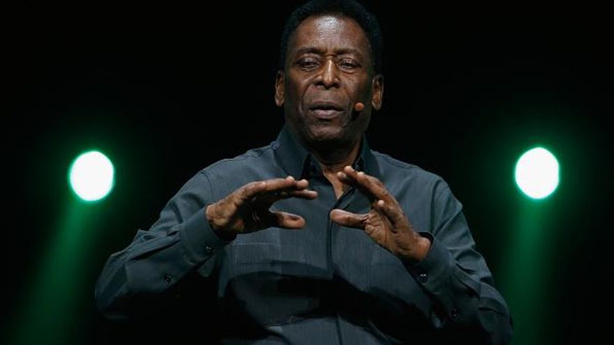 Pelé vuelve a ser hospitalizado en Sao Paulo