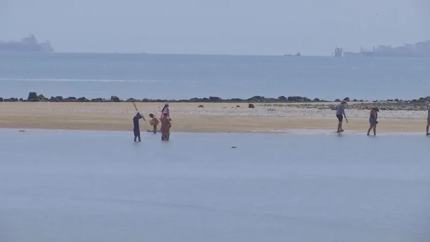 Día de los Mártires: cientos de turistas aprovechan el asueto para visitar playa Veracruz