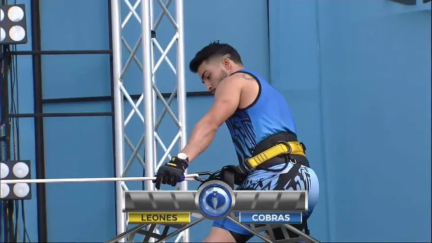 ¡No se quedaron de brazos cruzados! Así fue la prueba de fuerza entre hombres