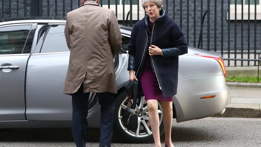 La primera ministra británica, Theresa May, a su llegada al número 10 de Downing Street en Londres (Reino Unido) este 8 de enero