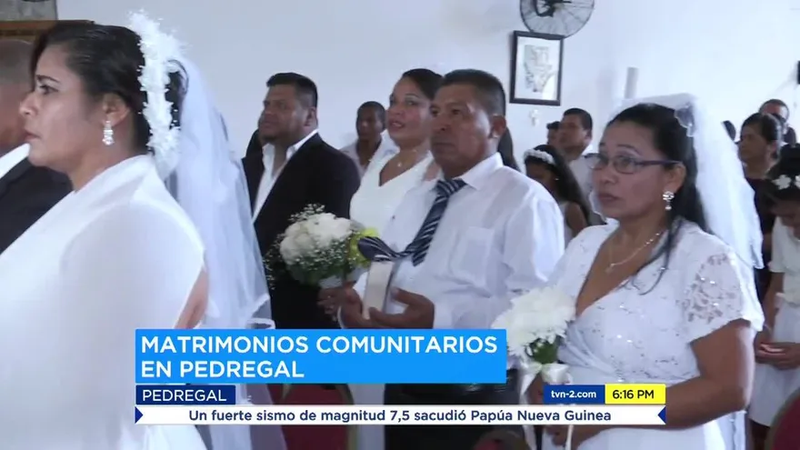 Unas 40 parejas se casan en boda comunitaria en Pedregal