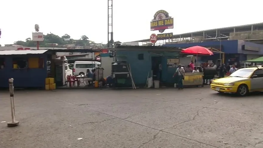No se sabe dónde poner buhoneros en San Miguelido