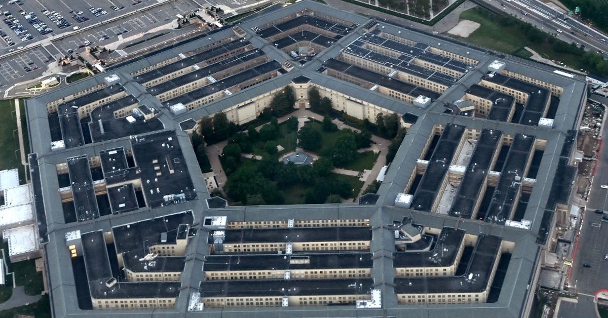 Pentágono revisa eficacia de mujeres en funciones de combate terrestre