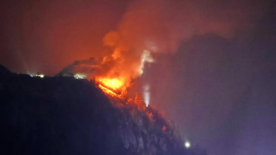 El Kehlsteinhaus, conocido como el Nido del Águila, antigua residencia de montaña de Adolf Hitler, fue consumido por las llamas a última hora del 23 de octubre de 2026, tras declararse un gran incendio en el lugar, situado a 1.834 metros de altitud en las montañas de Berchtesgaden, en el estado de Baviera, al sur de Alemania.