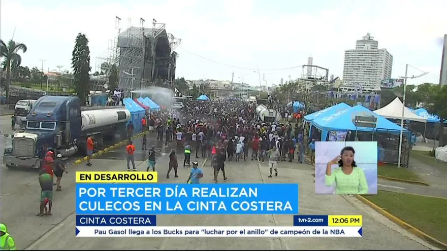 Panameños y extranjeros disfrutan de los culecos en la Cinta Costera