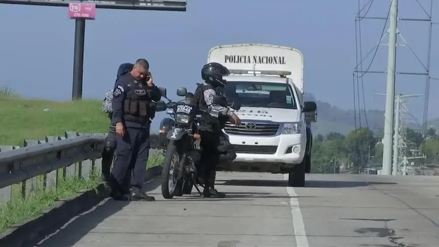 Manifestantes paralizaron el tránsito vehicular en salida de Villa Lucre
