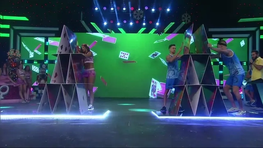 Tanto las Curvas como los Machos se lucieron en la Torre de Cartas