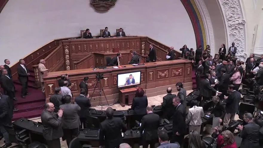 Parlamento venezolano declara ilegítimo y usurpador a Maduro