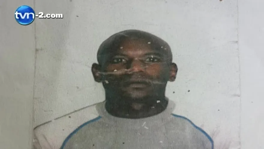 Hombre que asesinó a mujer en Alcalde Díaz sigue a la fuga