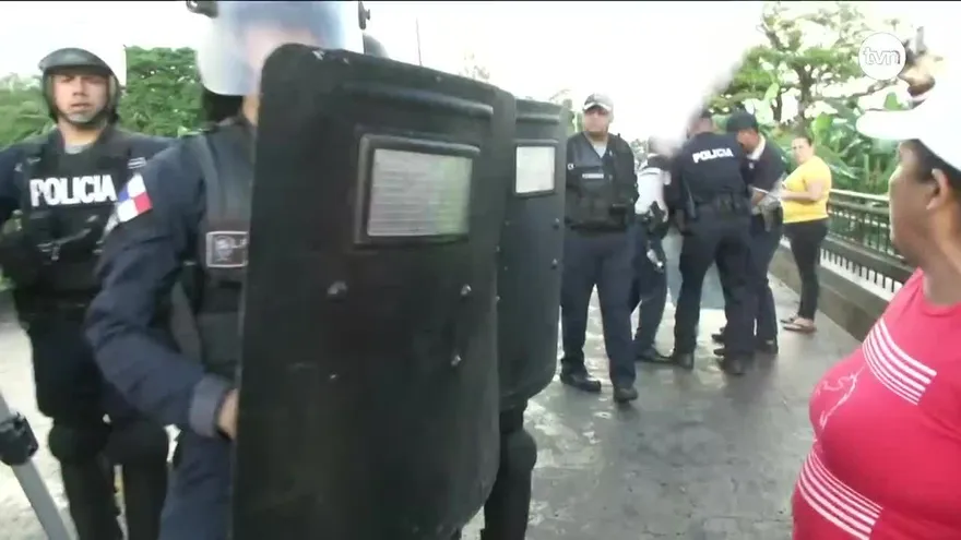 Reabren vía cerrada por protesta en Colón