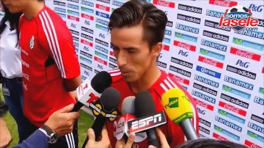 Mexicanos responden a las interrogantes de la prensa