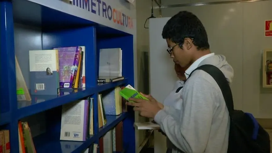 Bibliometro reparte 4 mil libros