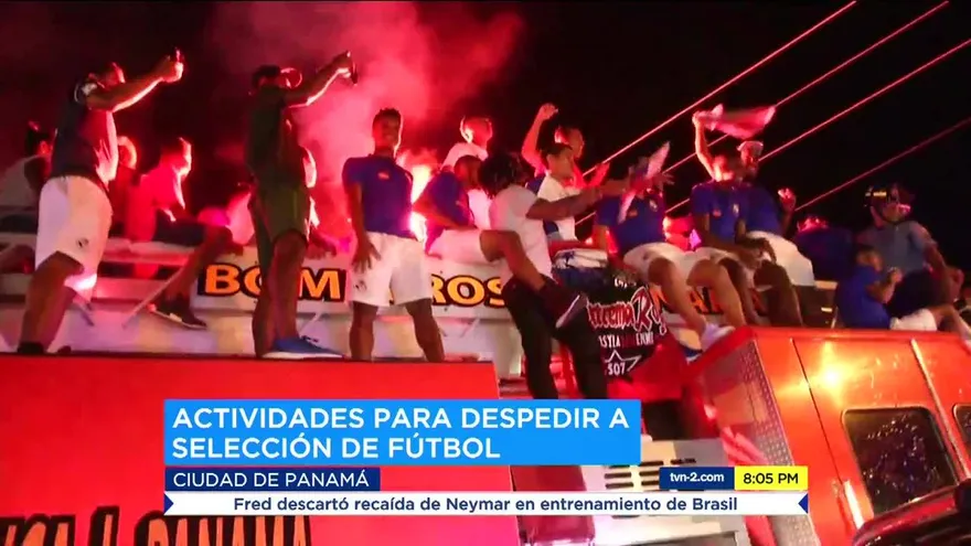 Fanáticos se preparan para despedir a la Selección de Fútbol