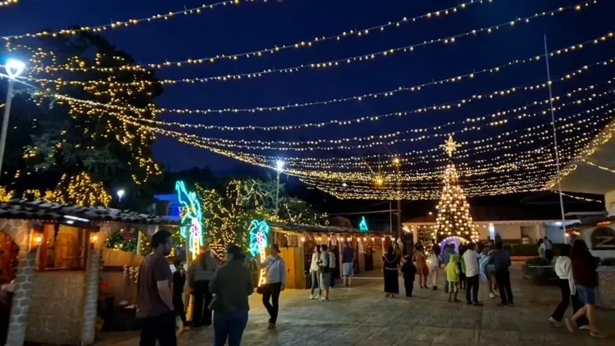 Decoraciones navideñas atraen a familias y dinamizan el turismo en Chiriquí.