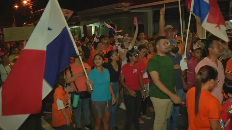 Continúan las marchas en el interior del país en rechazo al contrato minero