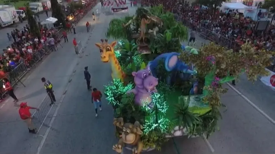 TVN Investiga invita a niños de Las Minas de Herrera a disfrutar del desfile en la capital