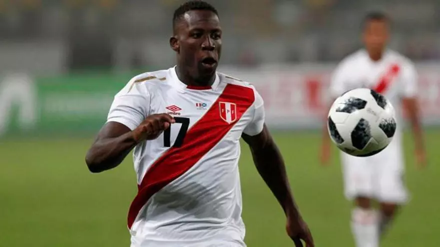 El peruano Advíncula, cedido una temporada al Rayo Vallecano