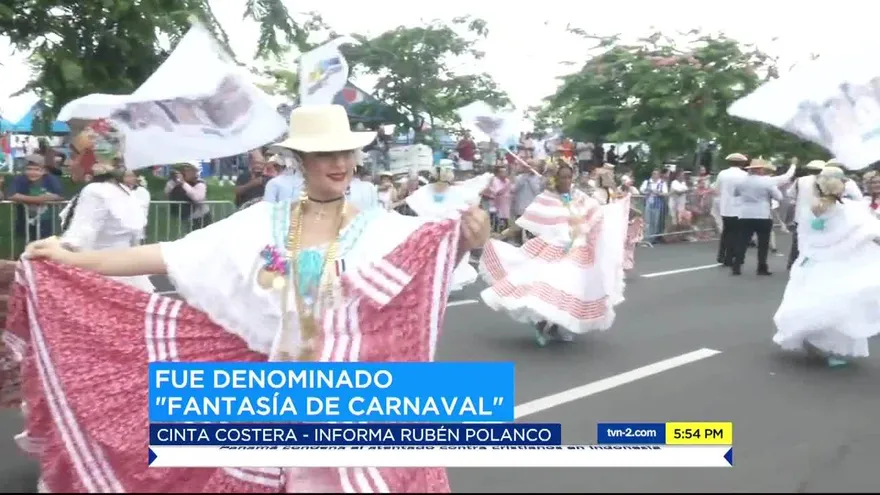 Éxito en desfile de reinas