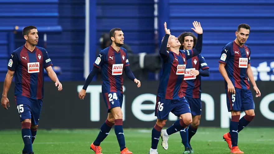 Golazo de Pablo de Blasis ante el Barcelona