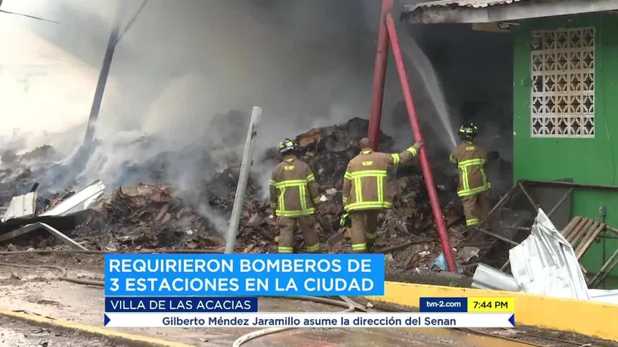 Incendio consume empresa de reciclaje en Juan Díaz