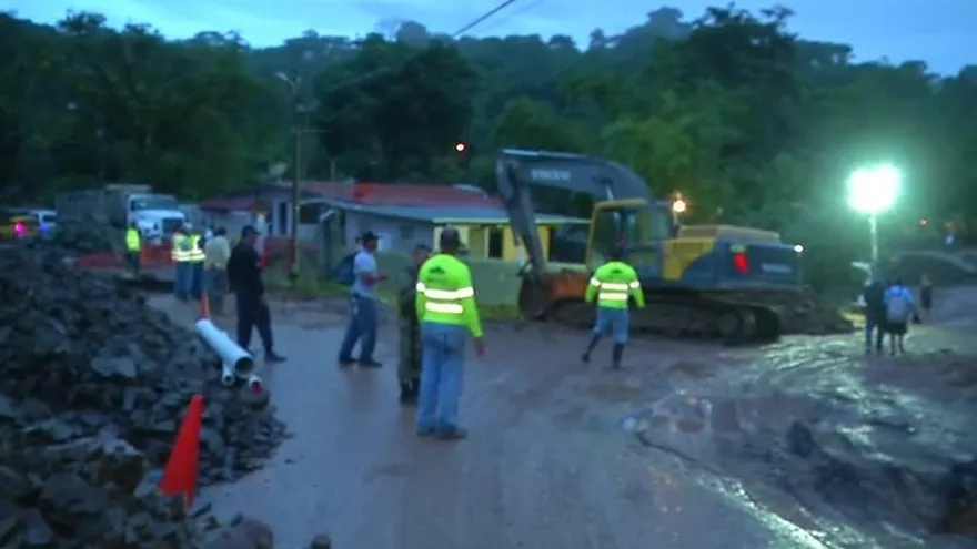 Colapsa carretera en Bique