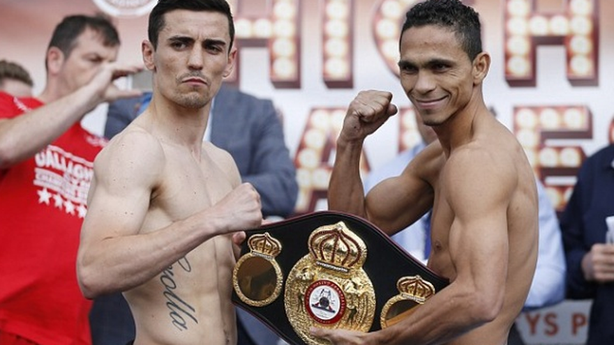 El colombiano Pérez defiende en Manchester