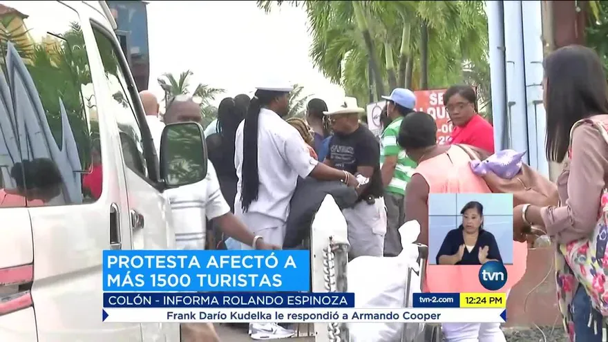 Protesta de extrabajadores en Colón afecta a Turistas