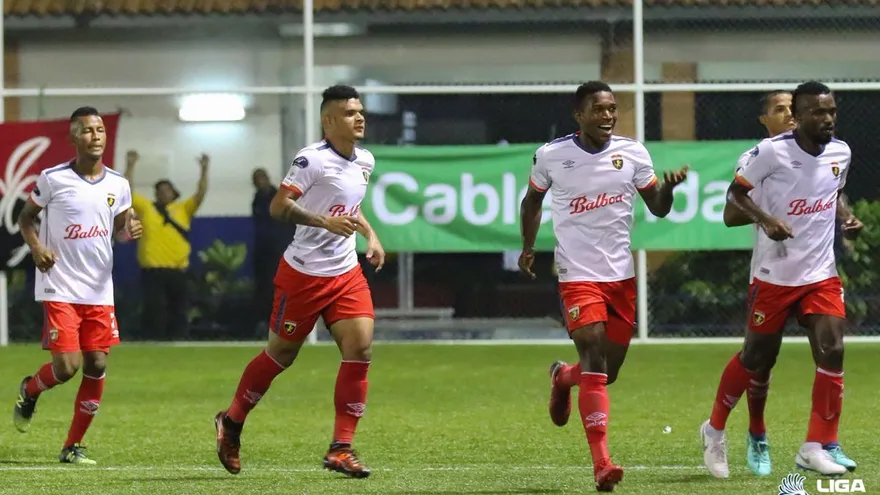 Plaza Amador sigue 'persecución' del liderato con triunfo ante Sporting