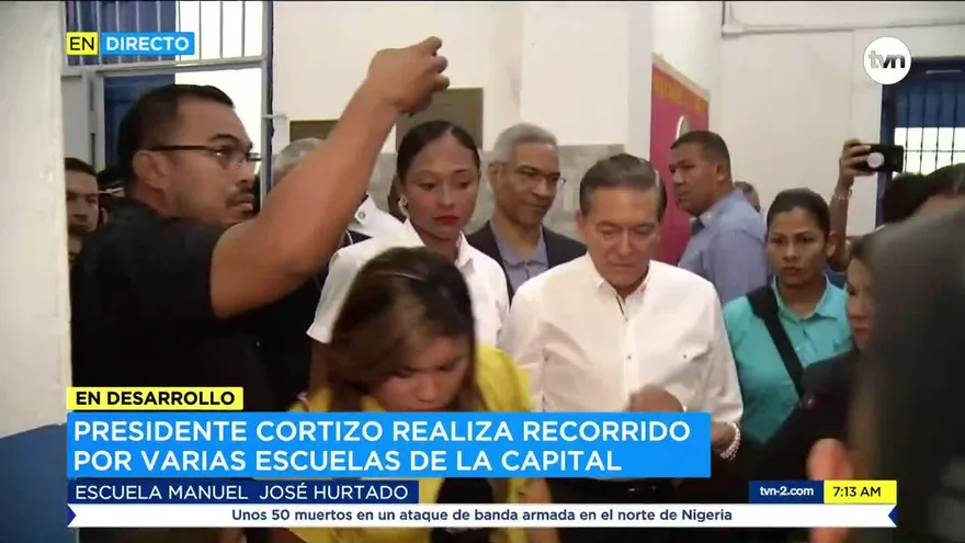 El presidente Cortizo visita la escuela Manuel José Hurtado