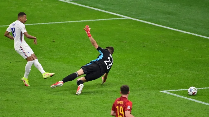 ¿Fue válido el gol de la victoria de Mbappé ante España en final de Liga de Naciones?