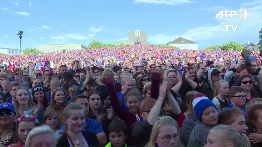 Islandia recibe a sus héroes de la Eurocopa