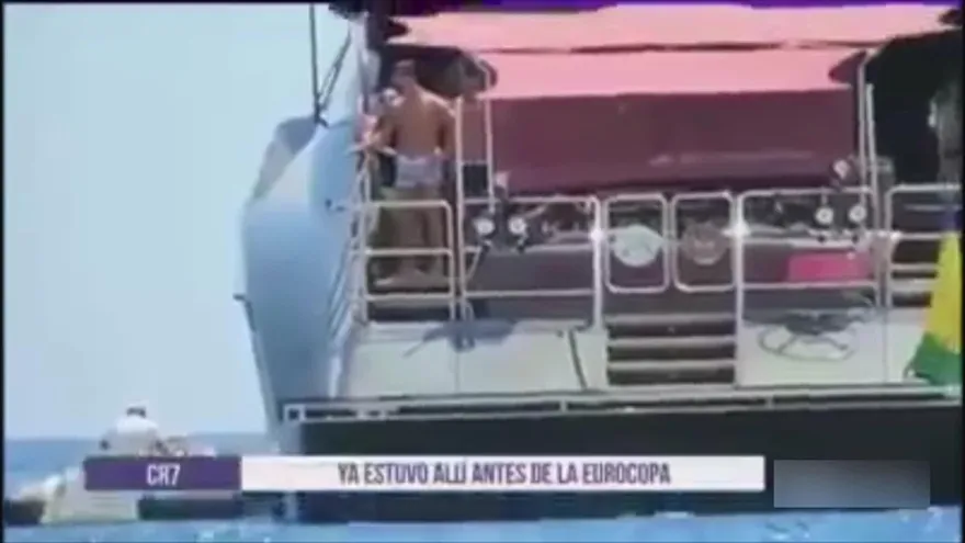 Cristiano Ronaldo pasa sus vacaciones en un yate en Ibiza al igual que Messi