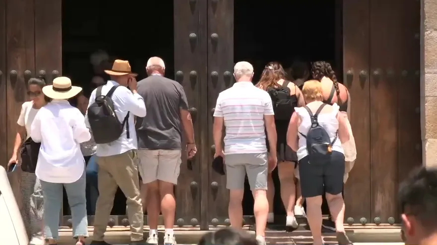 Las calles del Casco Antiguo recobran vida con la llegada de turistas