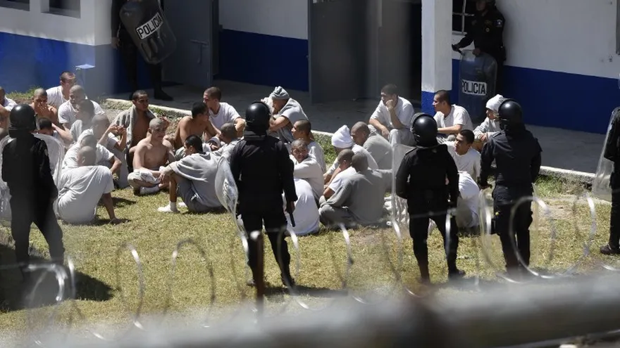 Presidente de Guatemala anuncia rescate de rehenes en correccional