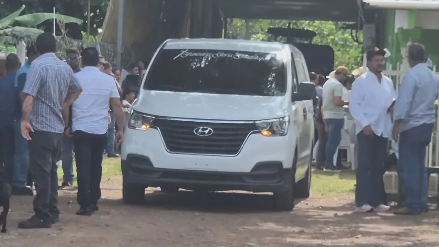 La carroza fúnebre de la señora Nivia Bosquez de 62 años.