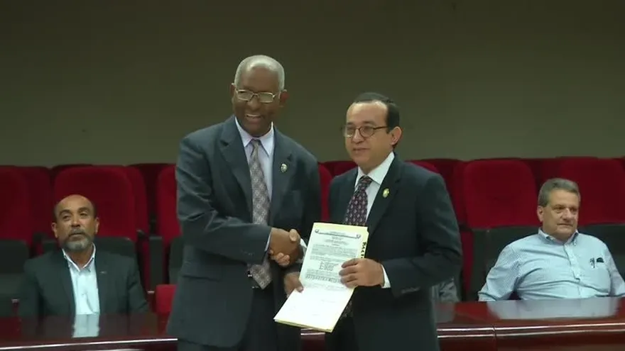 Eduardo Flores es proclamado como nuevo rector de la UP