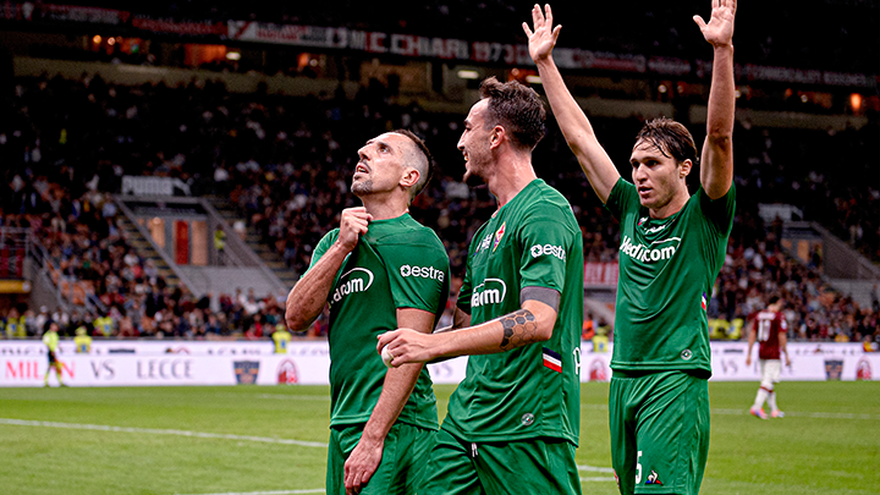 Franck Ribéry con sus 36 años deja a la defensa del Milan sin aliento